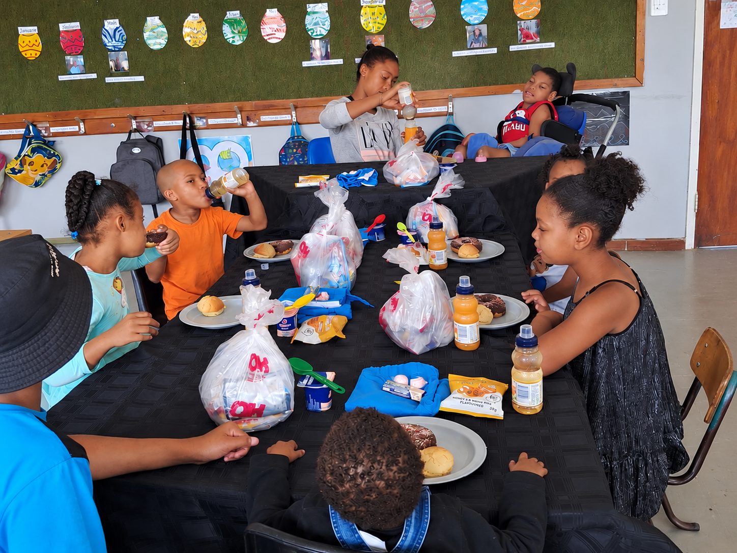 LSPID learners sharing a meal together at a table in their classroom